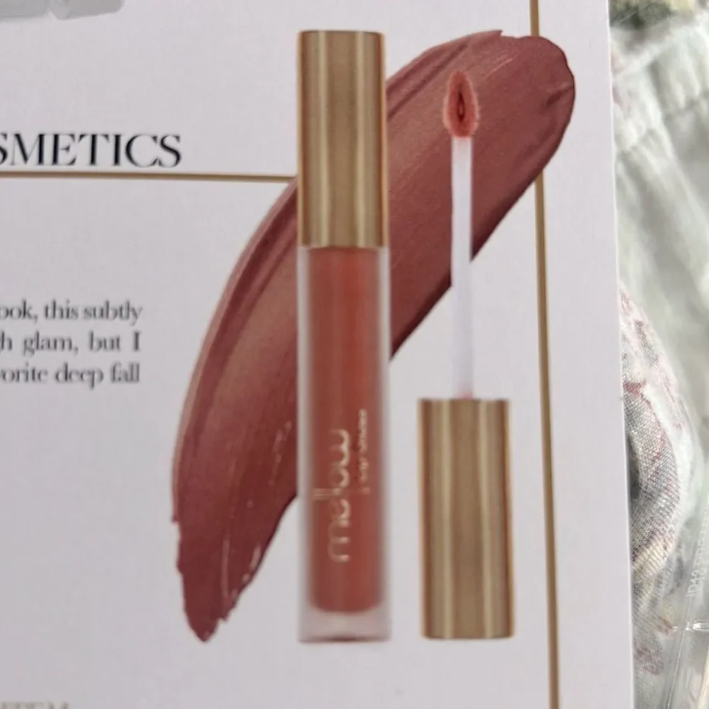 NEW Mellow Lip Gloss in Tahiti Shade
